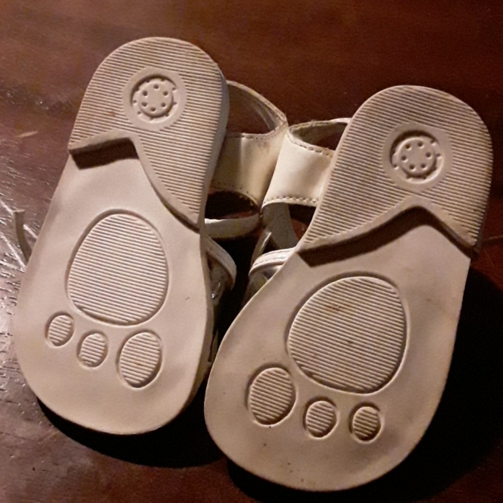 The Children's place off white girls SANDALS. - Picture 2 of 3